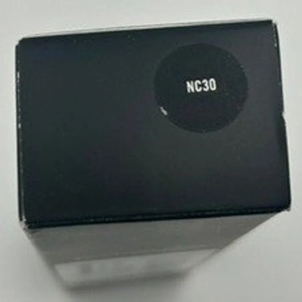 MAC Studio Sculpt Foundation NC30 40ml SPF 15 New Gel-Cream Satin Finish
